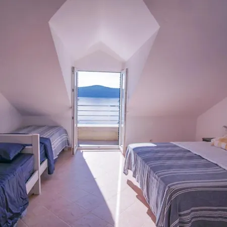 3 Bedroom House With Private Sea Access Holiday home