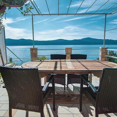 別荘 3 Bedroom House With Private Sea Access *