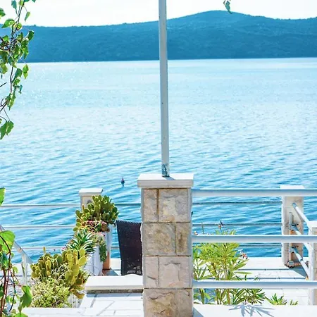 3 Bedroom House With Private Sea Access * Slano