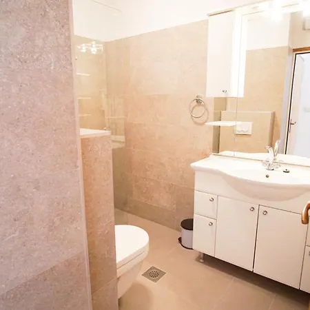 別荘 3 Bedroom House With Private Sea Access スラノ