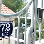3 Bedroom House With Private Sea Access Ferienhaus *