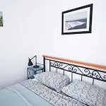 3 Bedroom House With Private Sea Access Vakantiehuis