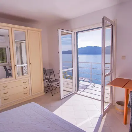 3 Bedroom House With Private Sea Access Casa de Férias Slano