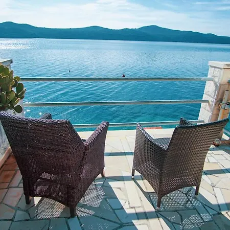 3 Bedroom House With Private Sea Access * Slano