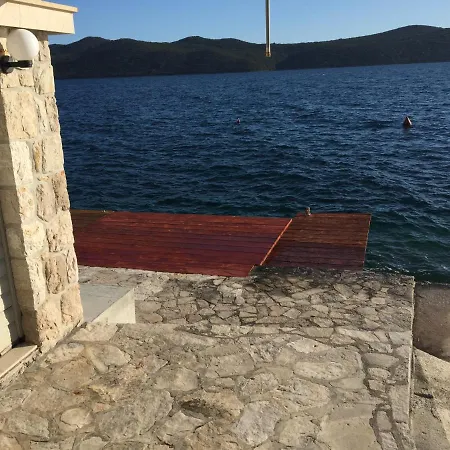 3 Bedroom House With Private Sea Access