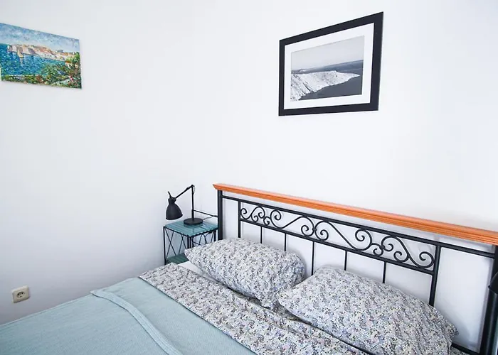 3 Bedroom House With Private Sea Access Holiday home