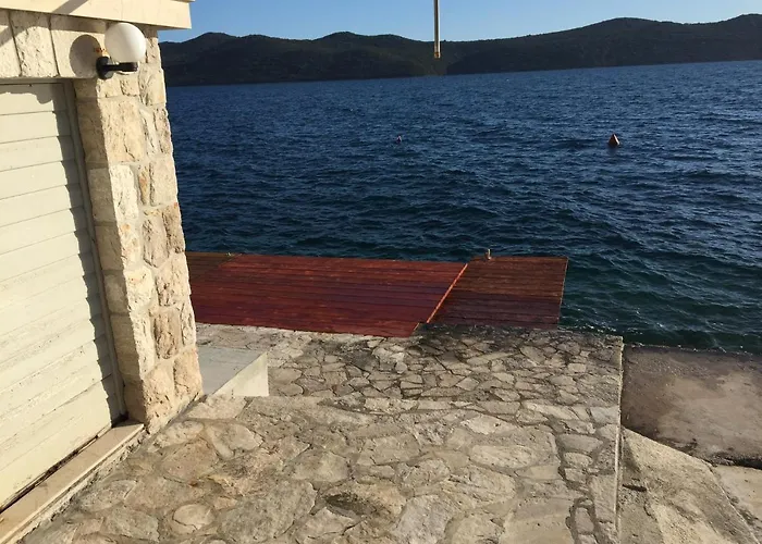 3 Bedroom House With Private Sea Access